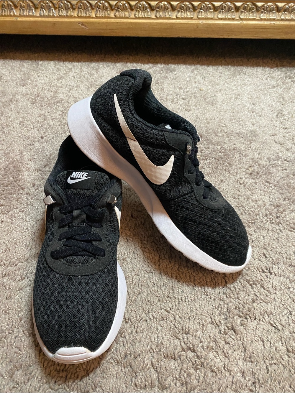 Nike Tanjun Low Black and White Lightweight Trainer Sneakers size 6.5
